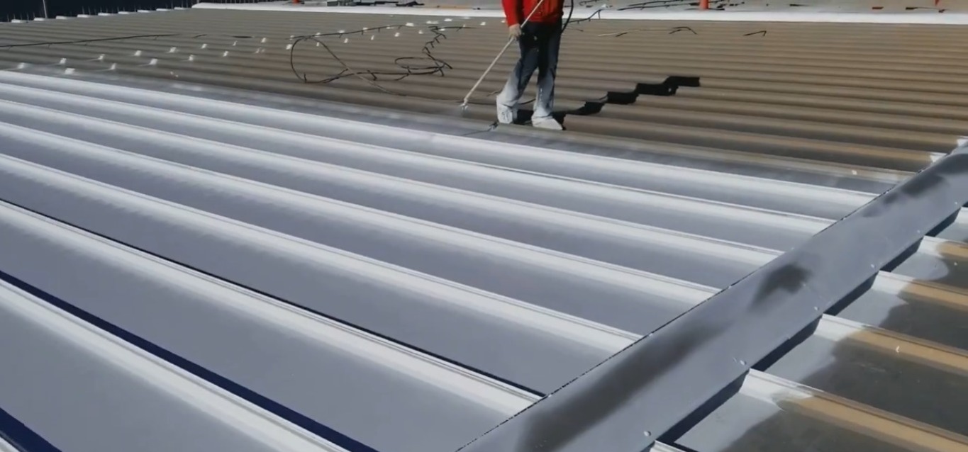 Fluid-applied roofing service for waterproof commercial roofs in Laredo

